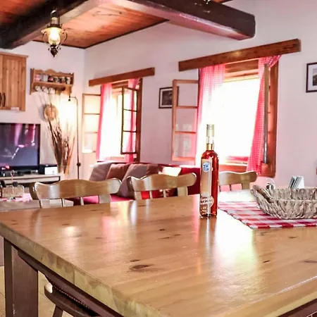 Сasa de vacaciones U Tri Medvedu By Interhome